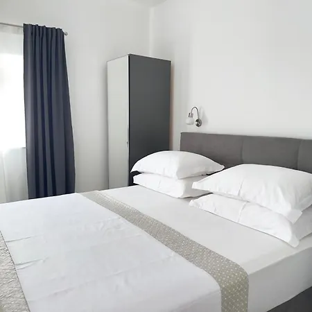 17 Pines Premium Apartment