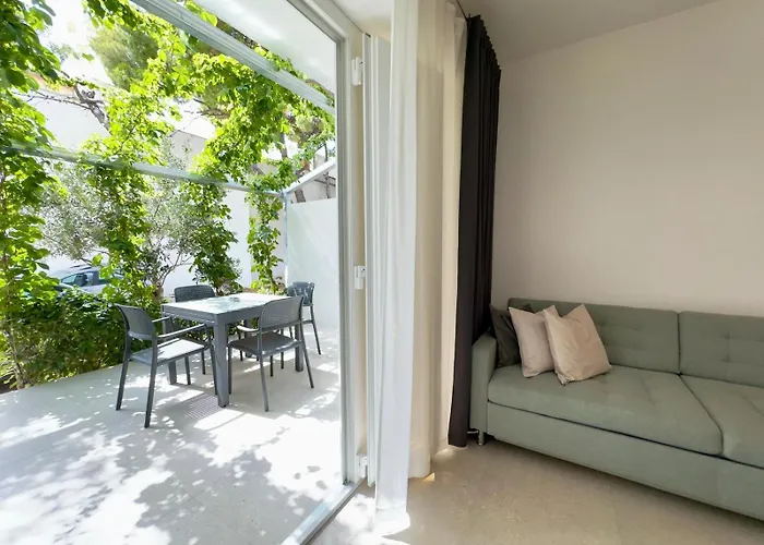 17 Pines Premium Apartment